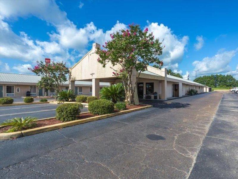 Rodeway Inn & Suites Brookhaven Exterior photo