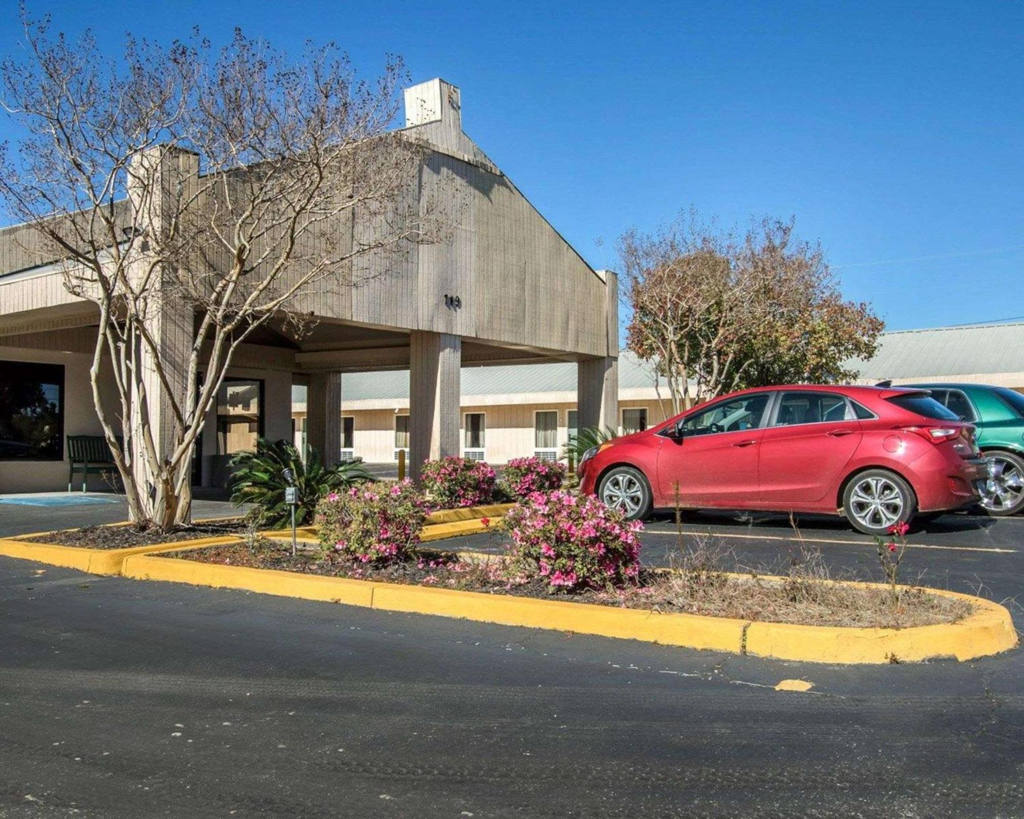 Rodeway Inn & Suites Brookhaven Exterior photo