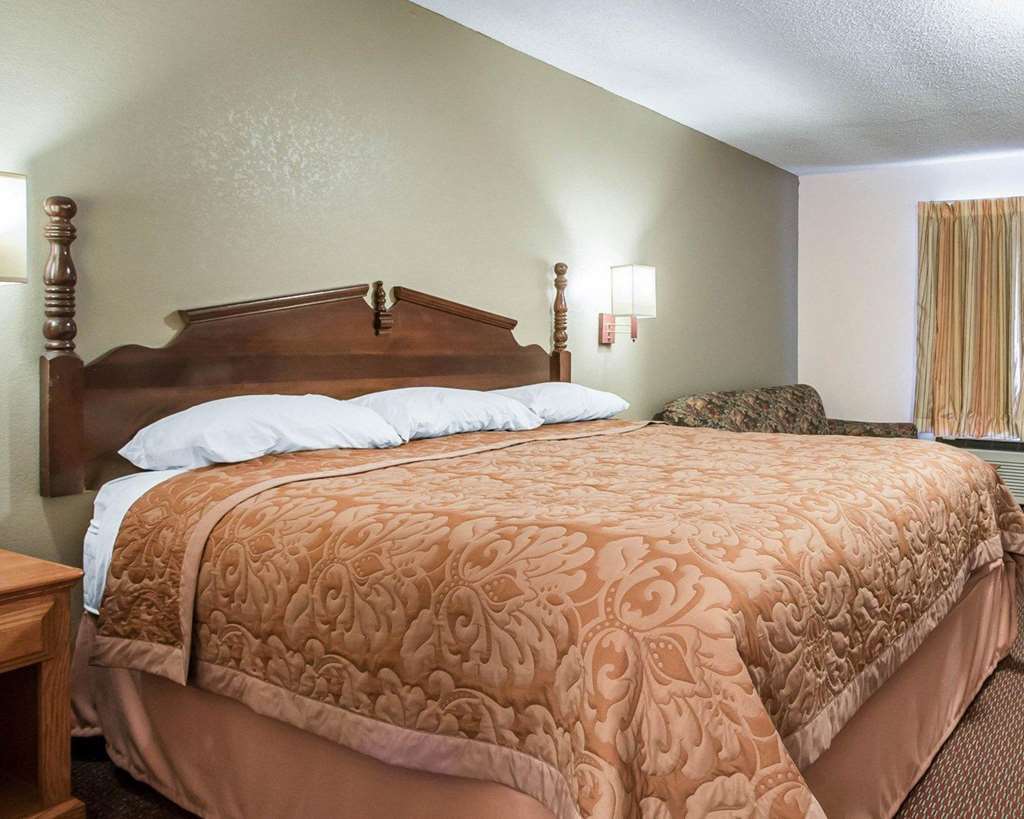 Rodeway Inn & Suites Brookhaven Room photo