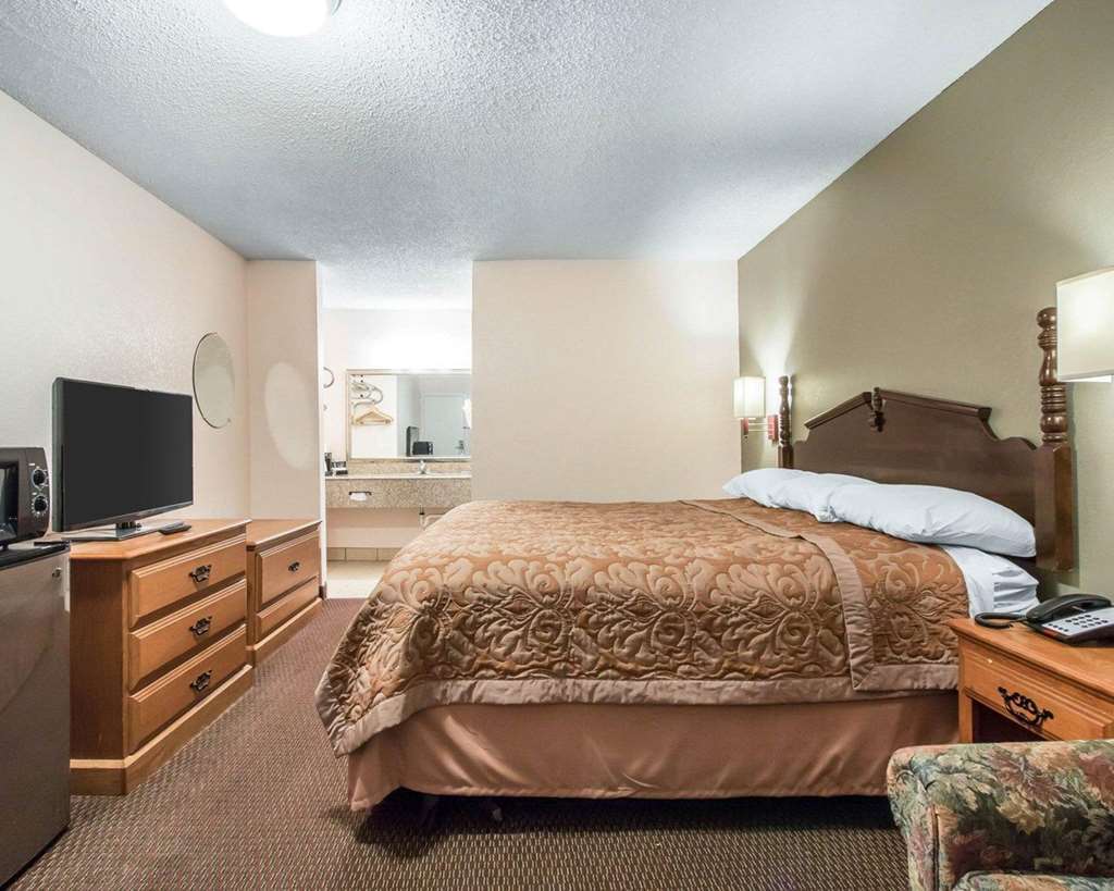 Rodeway Inn & Suites Brookhaven Room photo